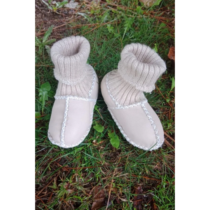 bej renkli hakiki kuzu derisi corapli model organik cocuk bebek ilkadim patik deri ayakkabi