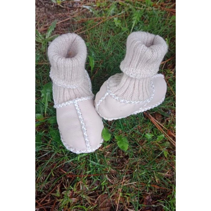 bej renkli hakiki kuzu derisi corapli model organik cocuk bebek ilkadim patik deri ayakkabi