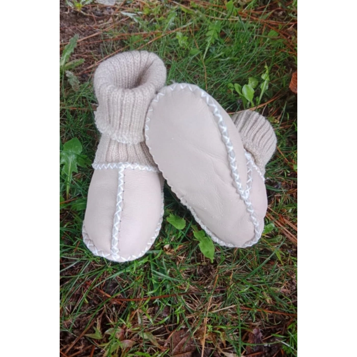 bej renkli hakiki kuzu derisi corapli model organik cocuk bebek ilkadim patik deri ayakkabi