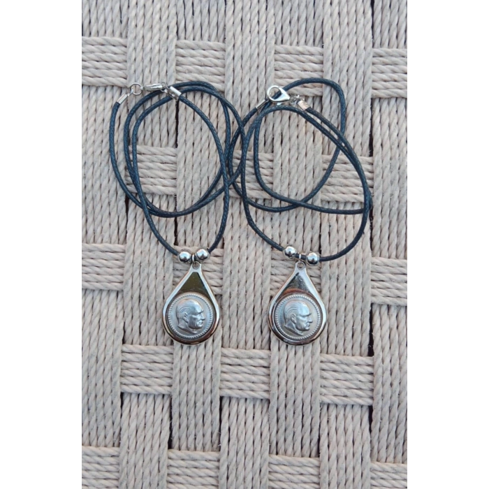 Beyaz Renkli Ataturk Siluetli Kabartmali Ozel Tasarimli Paslanmaz Celik Kolye