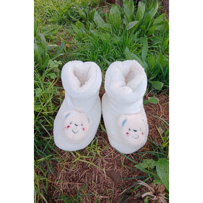 beyaz renkli ayicikli model ici pelus pamuklu organik hafif taban ortopedik cocuk patik panduf