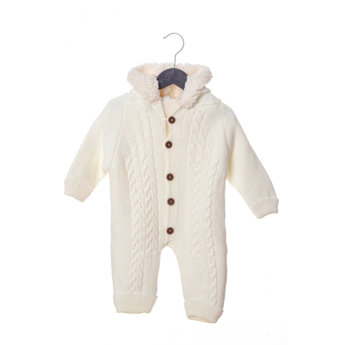 beyaz renkli bebe wersoft dugmeli triko uzun kollu kaliteli kapusonlu bebek tulum