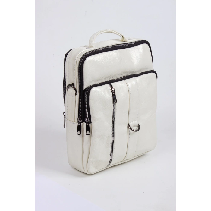 beyaz renkli fermuarli deri el cantasi