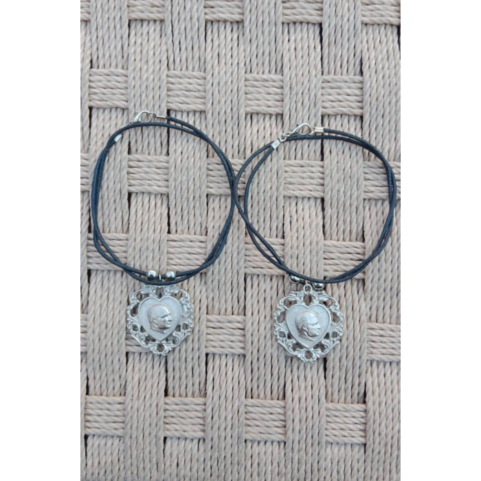 Beyaz Renkli Kalp Tasarim Kabartmali Ataturk Siluetli Paslanmaz Celik Kolye