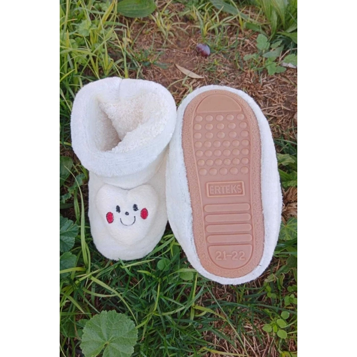 beyaz renkli kalpli gulen yuz model ici pelus pamuklu organik hafif taban ortopedik cocuk patik panduf