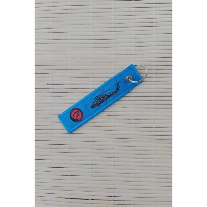 Bu ulkenin gercek sahipleri onu karsiliksiz sevenlerdir yazili mavi beyaz nakis islemeli bez anahtarlik