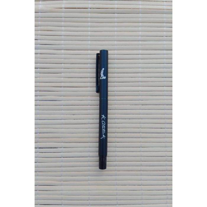 Gazi Mustafa Kemal Ataturk imzali siyah renkli Lazer Baskili kapakli metal govdeli mavi roller uclu tukenmez kalem