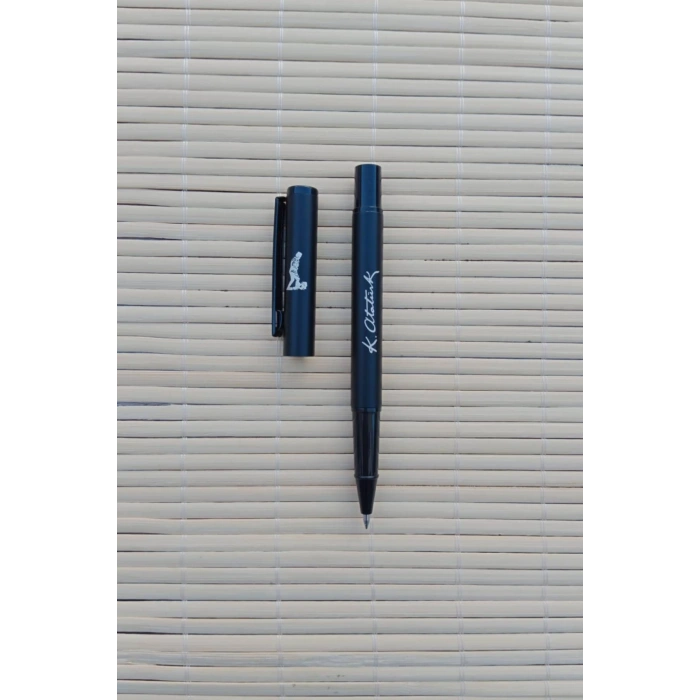 Gazi Mustafa Kemal Ataturk imzali siyah renkli Lazer Baskili kapakli metal govdeli mavi roller uclu tukenmez kalem