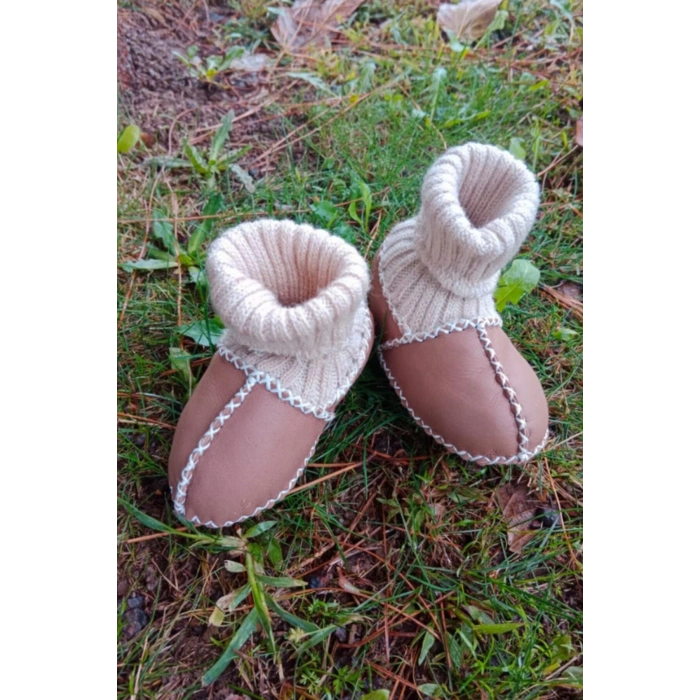 kahve renkli hakiki kuzu derisi corapli model organik cocuk bebek ilkadim patik deri ayakkabi