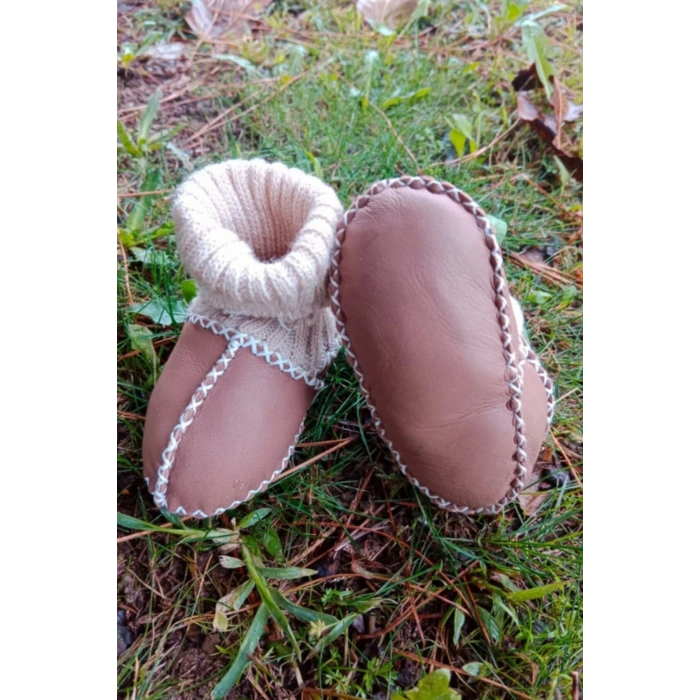 kahve renkli hakiki kuzu derisi corapli model organik cocuk bebek ilkadim patik deri ayakkabi