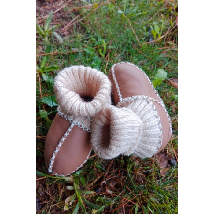 kahve renkli hakiki kuzu derisi corapli model organik cocuk bebek ilkadim patik deri ayakkabi