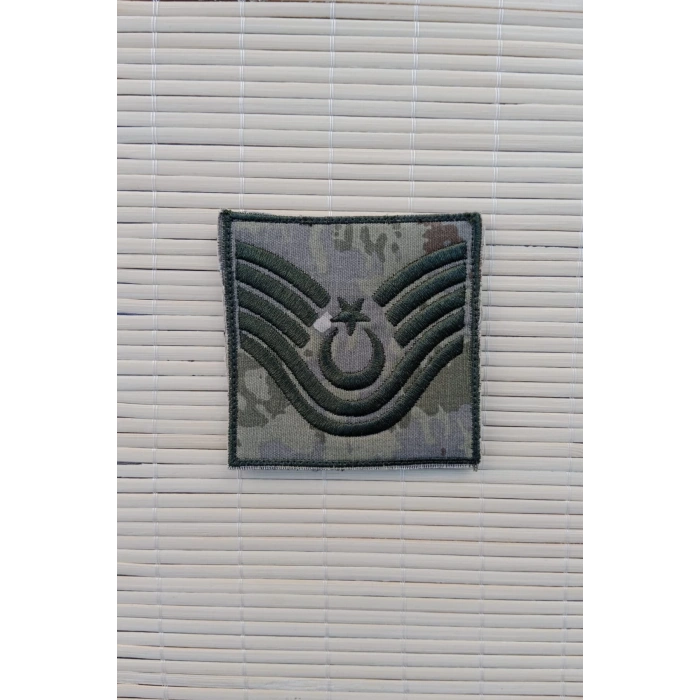 kara kuvvetleri kamuflaj renkli nakis islemeli astsubay kidemli ustcavus kol rutbesi