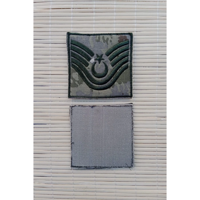 kara kuvvetleri kamuflaj renkli nakis islemeli astsubay kidemli ustcavus kol rutbesi