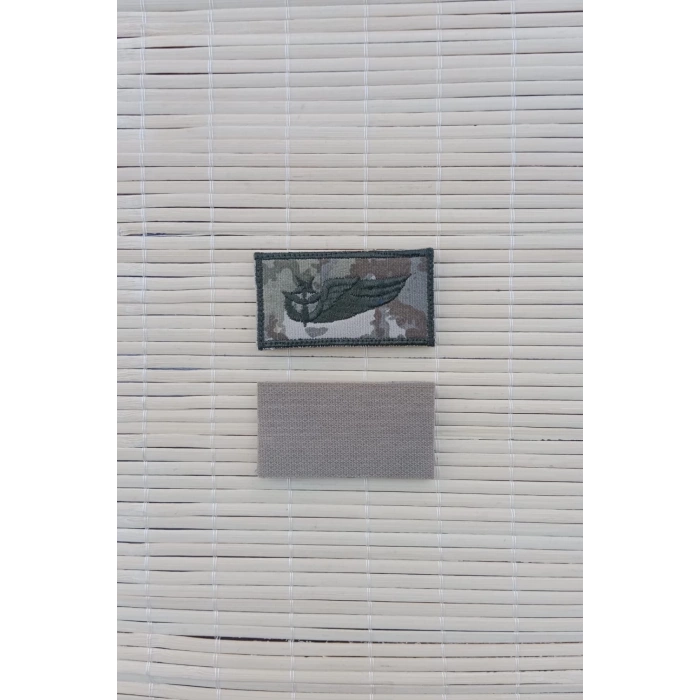 kara kuvvetleri kamuflaj renkli teknisyen yarim kanat nakis brove