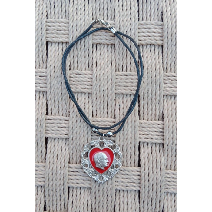 Kirmizi Beyaz Renkli Ozel Tasarim Kalp Kabartmali Ataturk Siluetli Paslanmaz Celik Kolye