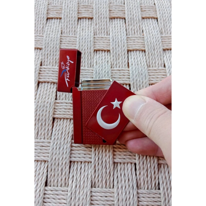Kirmizi Renkli Turkiye Yazili Ayyildiz Amblemli Benzinli Purmuz Cakmak