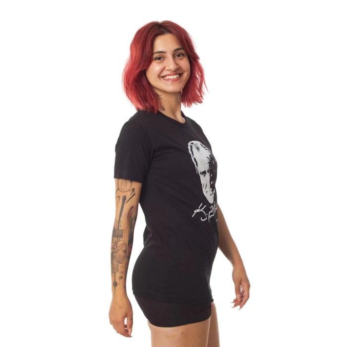 kisa kollu dijital baski siyah beyaz ataturk resimli imzali tisort