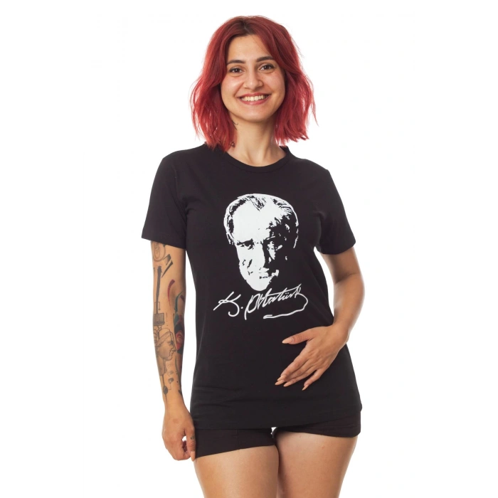 kisa kollu dijital baski siyah beyaz ataturk resimli imzali tisort
