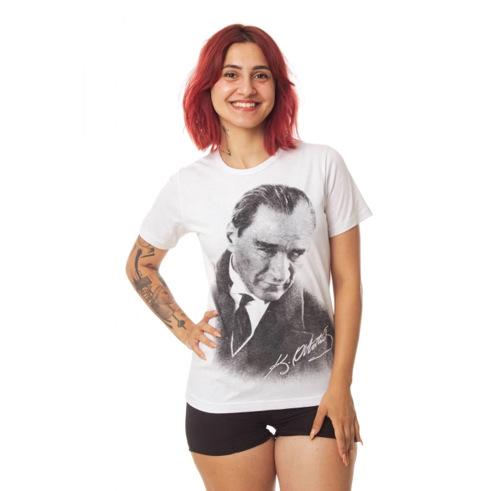 kisa kollu dijital baskili beyaz siyah ataturk resimli imzali cocuk tisort