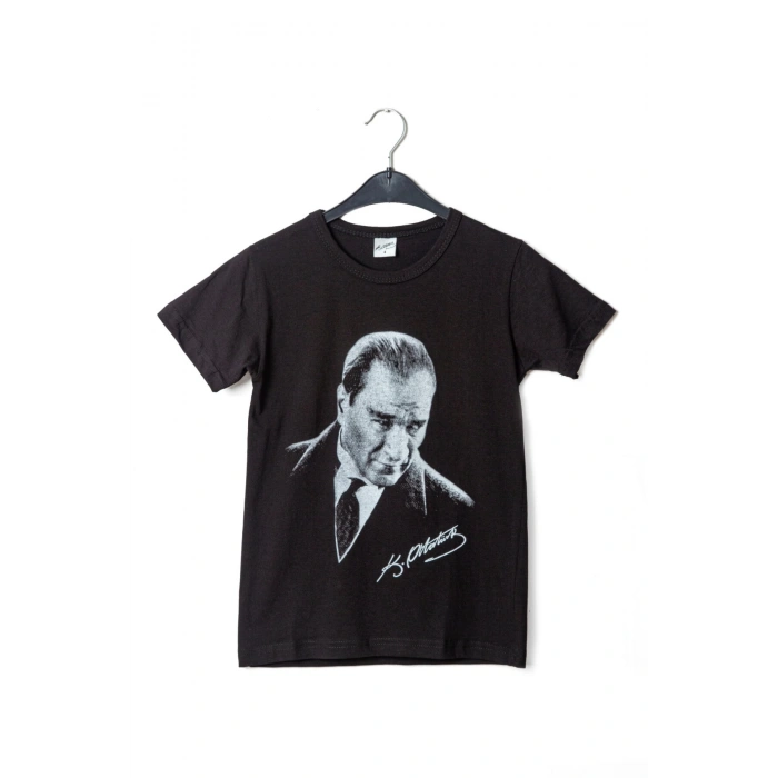 kisa kollu dijital baskili siyah beyaz ataturk resimli imzali cocuk tisort