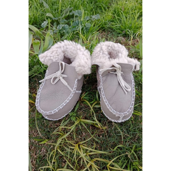 kum renkli hakiki kuzu derisi bagcikli ici polarli organik ortopedik cocuk bebek ilkadim bagcikli patik kanvas sneaker casual deri ayakkabi