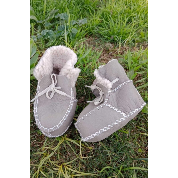 kum renkli hakiki kuzu derisi bagcikli ici polarli organik ortopedik cocuk bebek ilkadim bagcikli patik kanvas sneaker casual deri ayakkabi