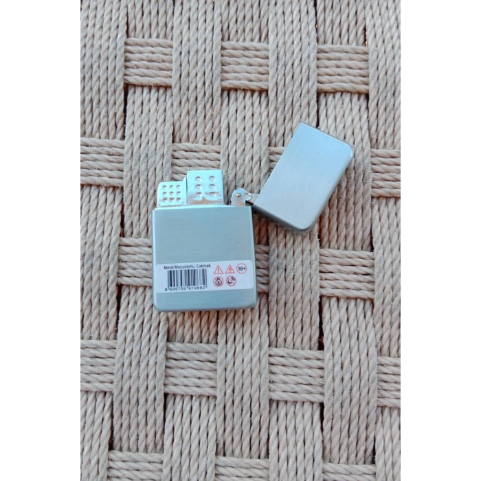 Metal Renkli Marijuana Desen Kabartmali Benzinli Zippo Cakmak