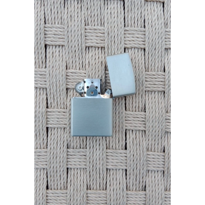 Metalik Kurt Turkiye Ayyildiz Yazili Kabartmali Zippo Cakmak