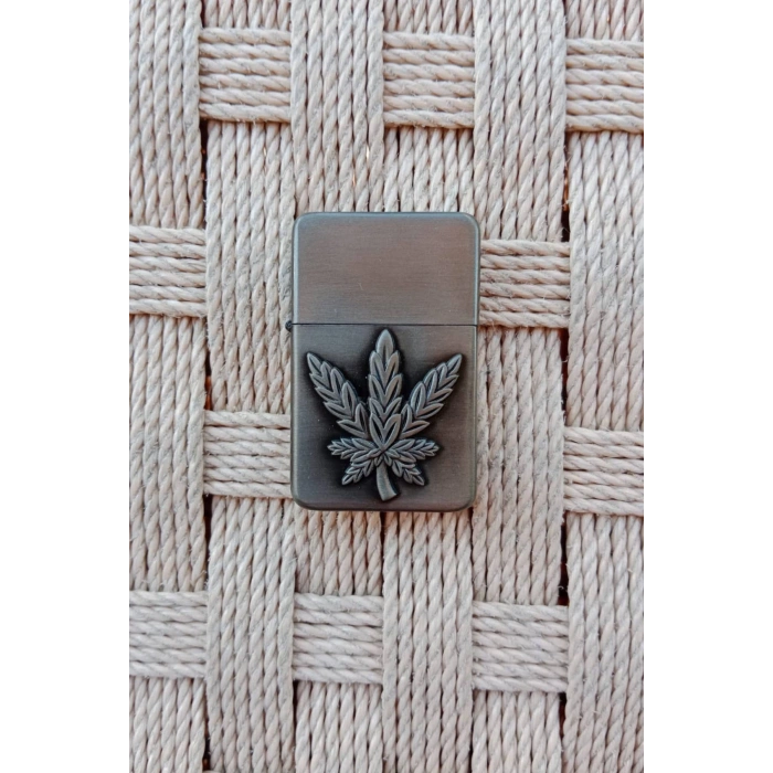 Metalik Renkli Marijuana Amblemli Kabartmali Benzinli Zippo Cakmak