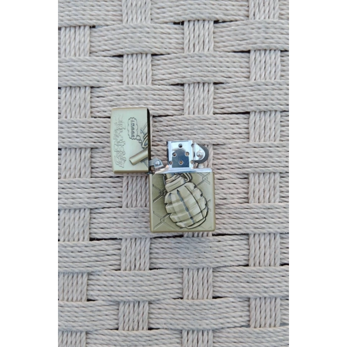 Ozel Tasarim Altin Sarisi Renkli Benzinli Grenade Boom Yazili Kabartmali El Bombasi Desenli premium zippo Cakmak