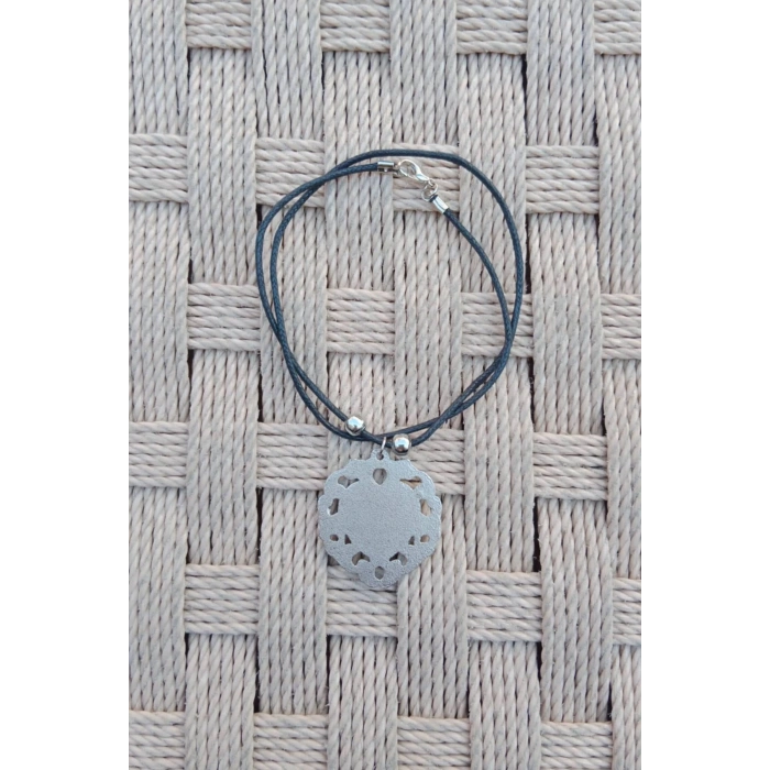 Ozel Tasarim Beyaz Renkli Kalp Kabartmali Ataturk Siluetli Paslanmaz Celik Kolye