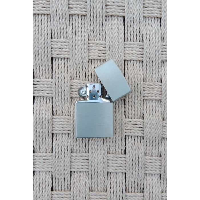 Ozel Tasarim Beyaz Renkli Turkiye Yazili Ayyildiz Kabartmali Zippo Cakmak