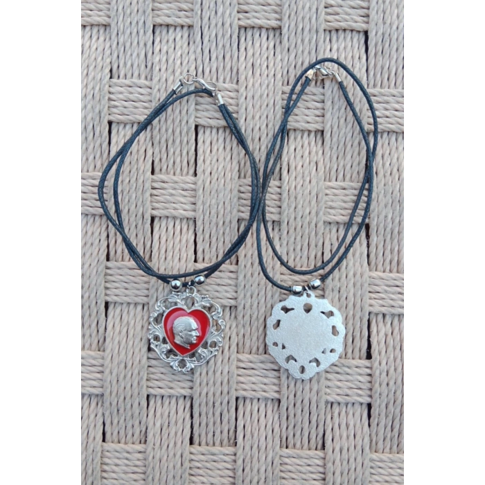 Ozel Tasarim Kirmizi Beyaz Renkli Kalp Kabartmali Ataturk Siluetli Paslanmaz Celik Kolye