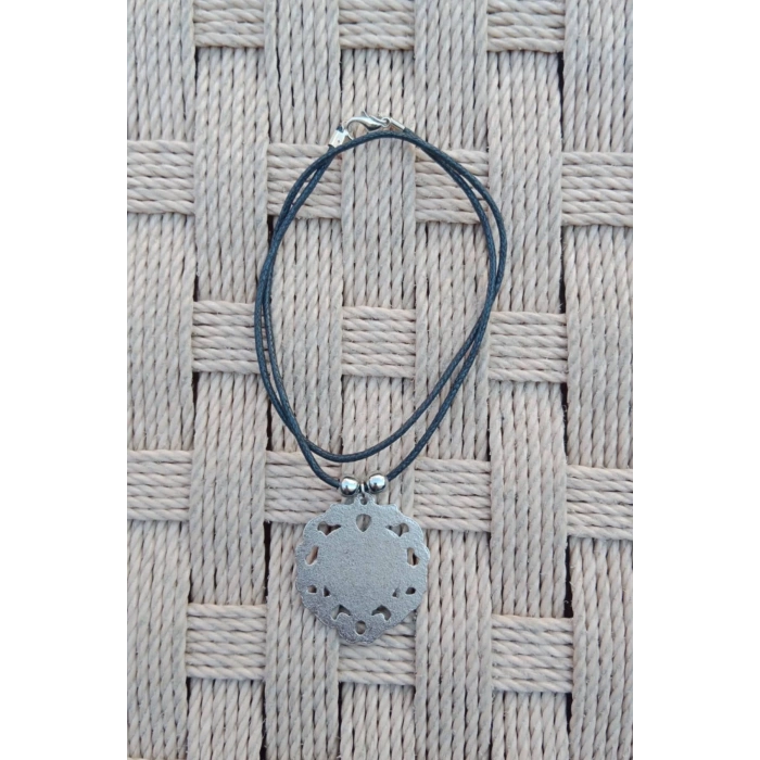 Ozel Tasarim Kirmizi Beyaz Renkli Kalp Kabartmali Ataturk Siluetli Paslanmaz Celik Kolye