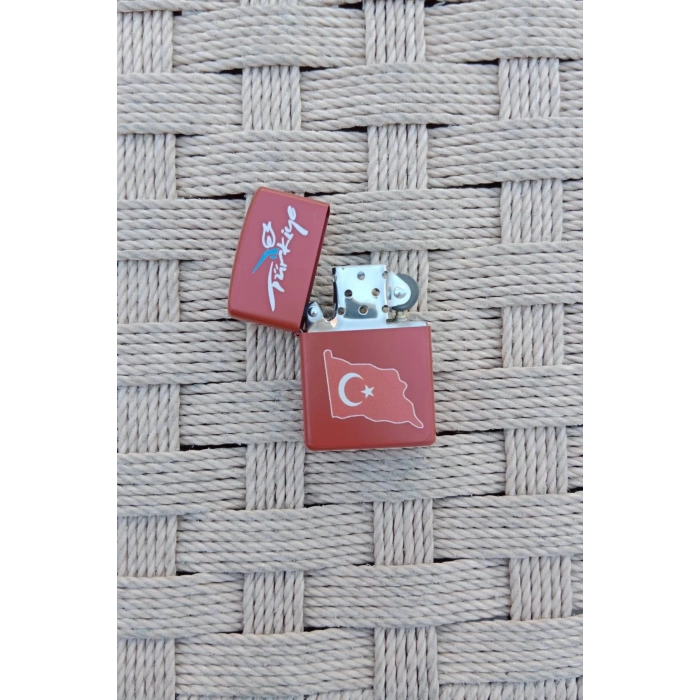 Ozel Tasarim Kirmizi Renkli Benzinli Turkiye Yazili Ayyildiz Bayrakli zippo Cakmak