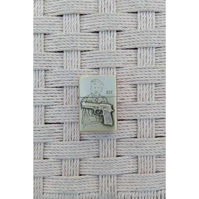 Ozel Tasarim Sari renkli 92F Tabancali asker kabartmali word A gun yazili mermi ve hedef tahtali zippo Cakmak