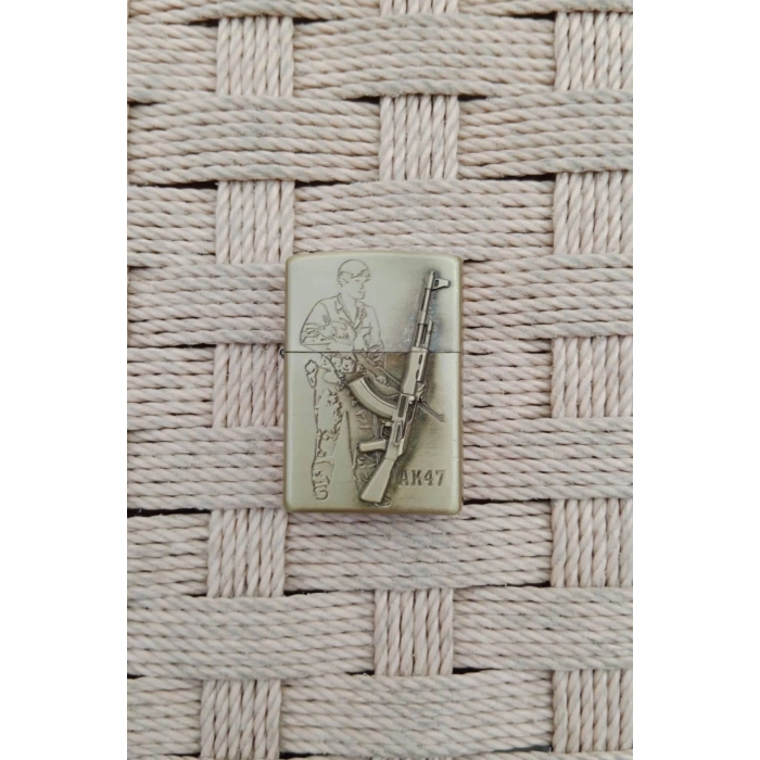 Ozel Tasarim Sari renkli AK-47 Tufekli asker kabartmali premium zippo Cakmak