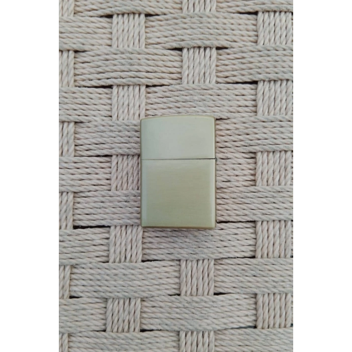 Ozel Tasarim Sari renkli MP40A Submacine Gun Tüfek kabartmali Medal of Honor Airborne yazili zippo Cakmak