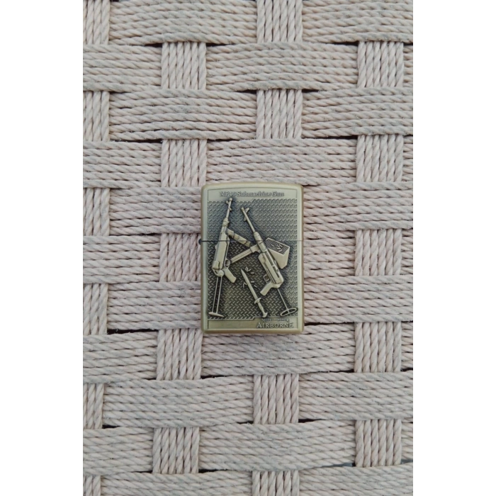 Ozel Tasarim Sari renkli MP40A Submacine Gun Tüfek kabartmali Medal of Honor Airborne yazili zippo Cakmak