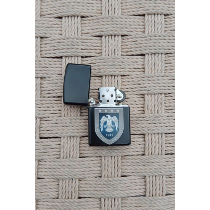 Ozel Tasarim Siyah Renkli Hava Kuvvetleri Amblemli Benzinli zippo Cakmak