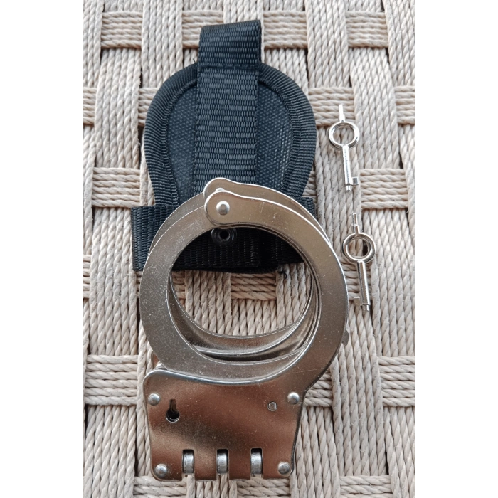 paslanmaz celik jandarma ozel guvenlik egm menteseli vurgun kelepce ve cit citli acik kelepce kilifi