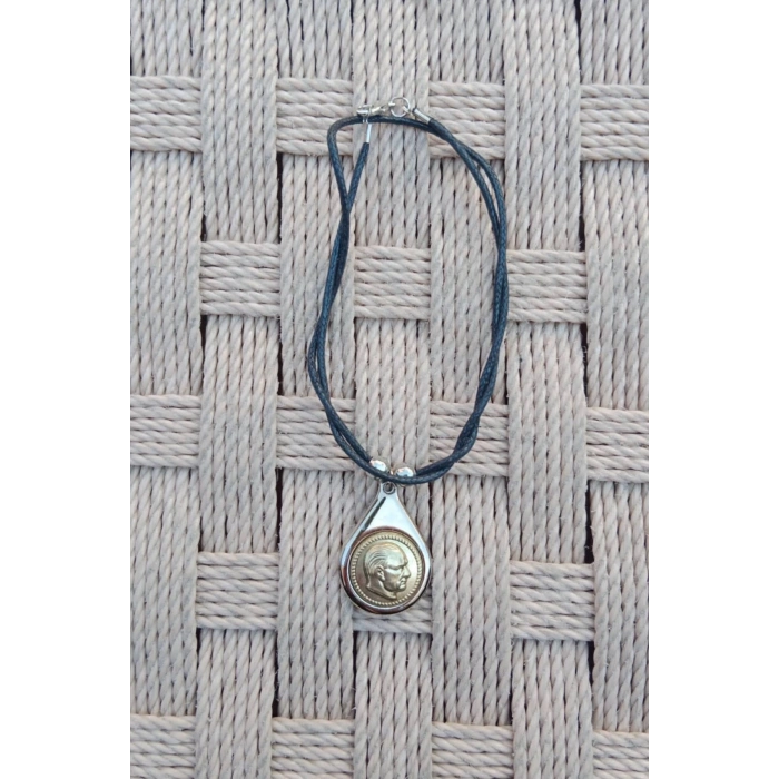 Sari Renkli Ataturk Siluetli Kabartmali Ozel Tasarimli Paslanmaz Celik Kolye