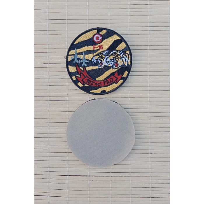 sari zemin siyah nakis islemeli f 16 192. filo arma patch pec