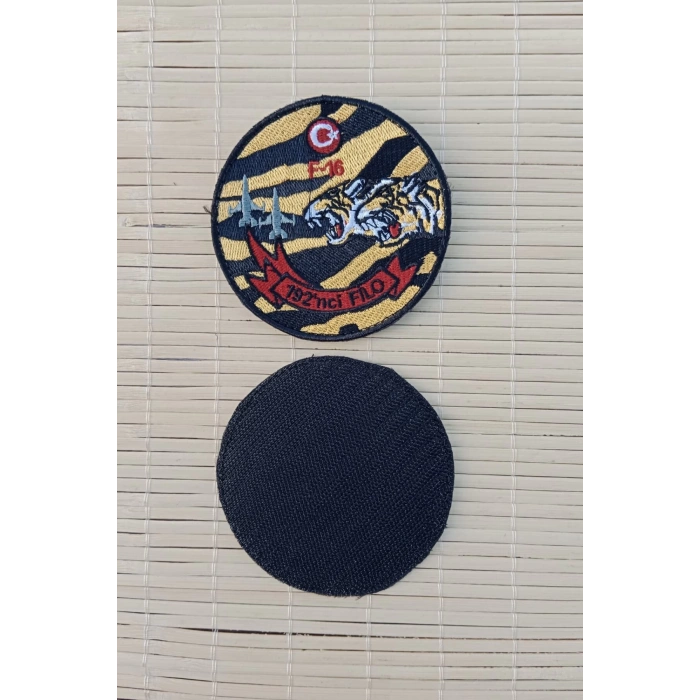 sari zemin siyah nakis islemeli f 16 192. filo arma pec patch