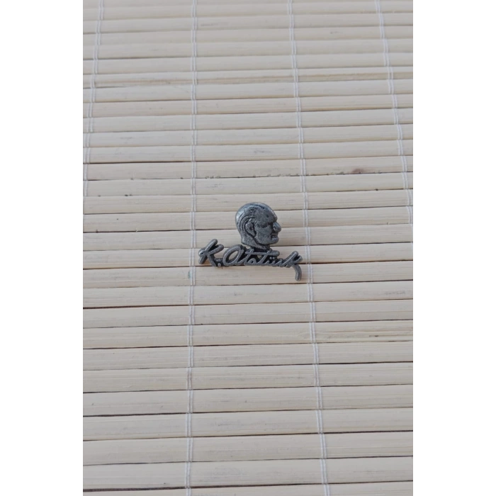 siyah renkli ataturk siluetli imzali ceket yaka ignesi yaka rozeti