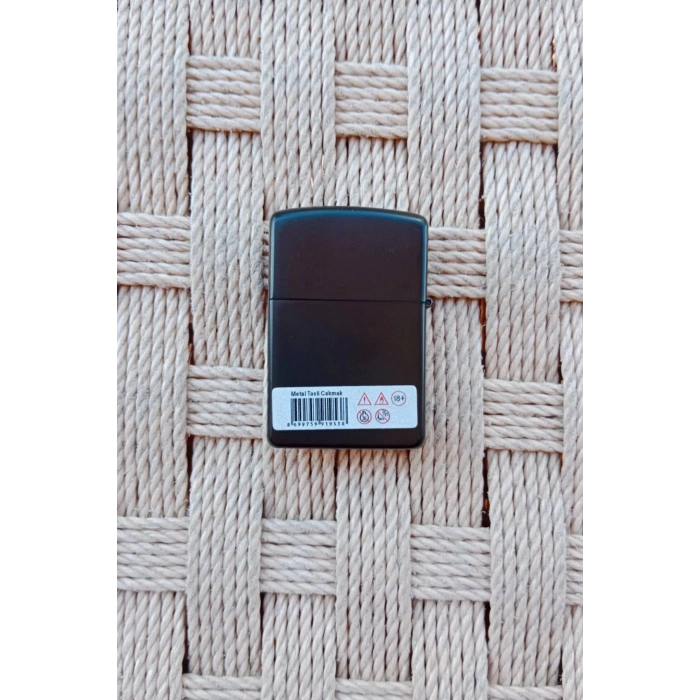 Siyah Renkli Marijuana Beyaz Amblemli Kabartmali Benzinli Zippo Cakmak