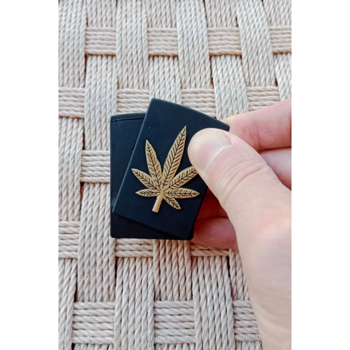 Siyah Renkli Marijuana Sari Amblemli Kabartmali Benzinli Purmuz Cakmak