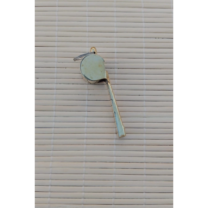 Trafik polisi Sari Renkli pirinc duduk