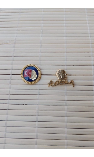 2 Adet Ata rozeti Sari Ataturk siluetli imzali Sarrafiyeli taki ceket yaka ignesi yaka rozeti