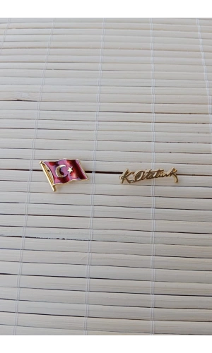 2 Adet Dalgalanan Bayrak K.Ataturk imzali Sarrafiyeli Taki ceket yaka ignesi yaka rozeti